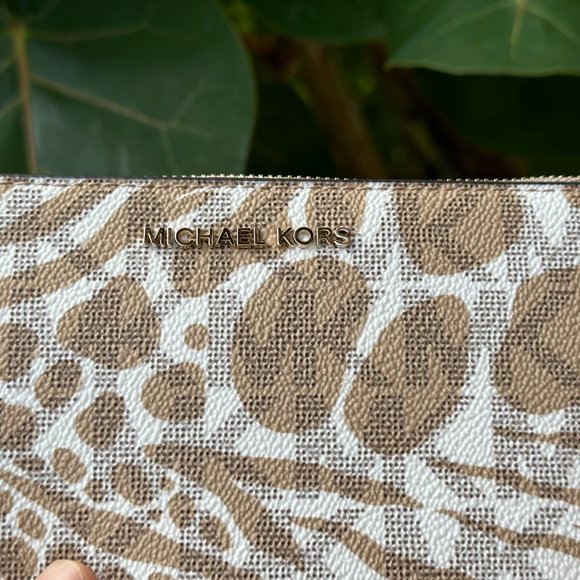 Michael Kors Jet Set Travel Double Zip Phone Wallet MK Zebra Print Camel Multi - Picture 11 of 11